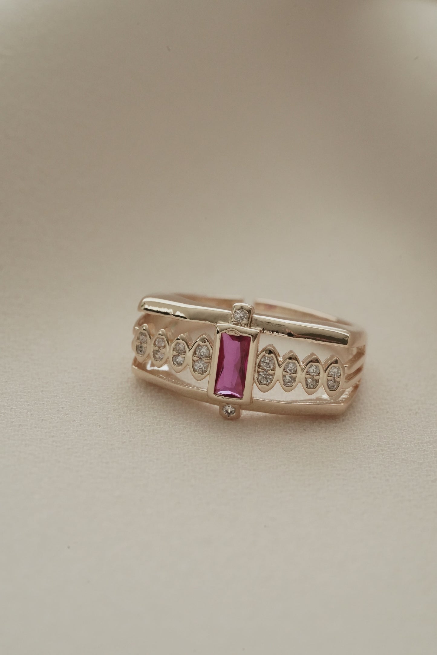 Ayarlanabilir Zirkon İşlemeli Pembe Taş Yüzük