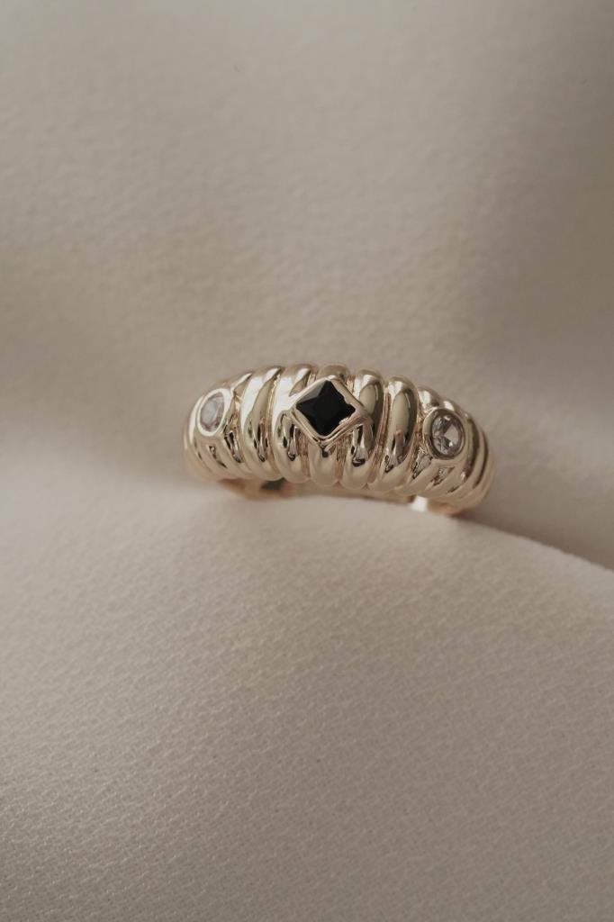 Ayarlanabilir Siyah Taş Detaylı Bombeli Yüzük