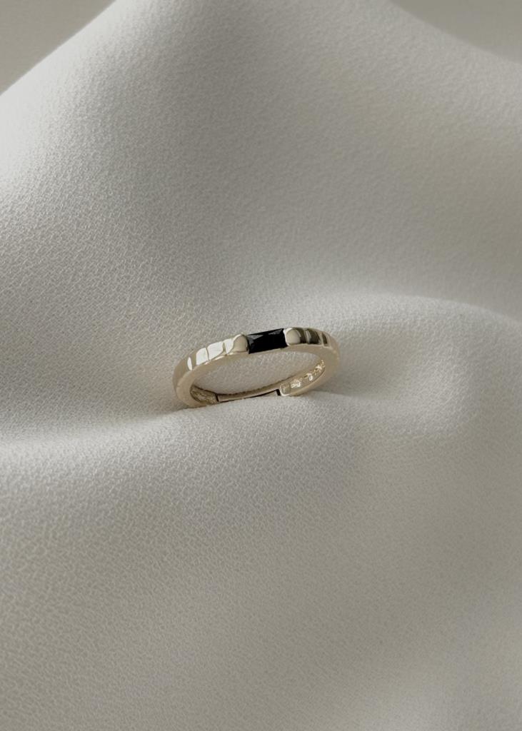 Ayarlanabilir Siyah Baget Taşlı Yüzük