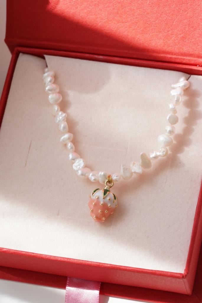 Pembe Çilekli İnci Kolye