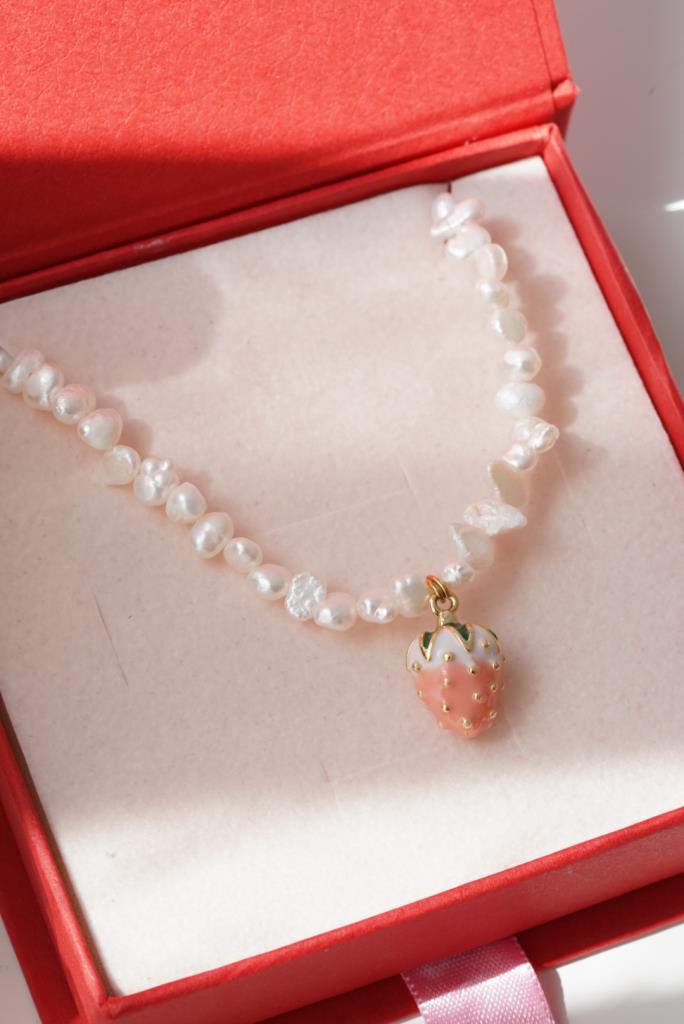 Pembe Çilekli İnci Kolye