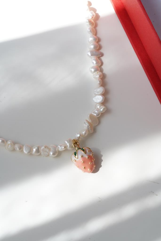 Pembe Çilekli İnci Kolye
