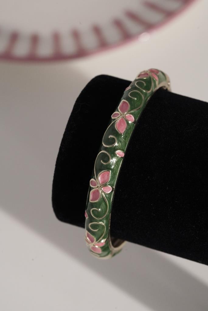 Pembe Çiçekli Yeşil Mineli Kelepçe Bileklik