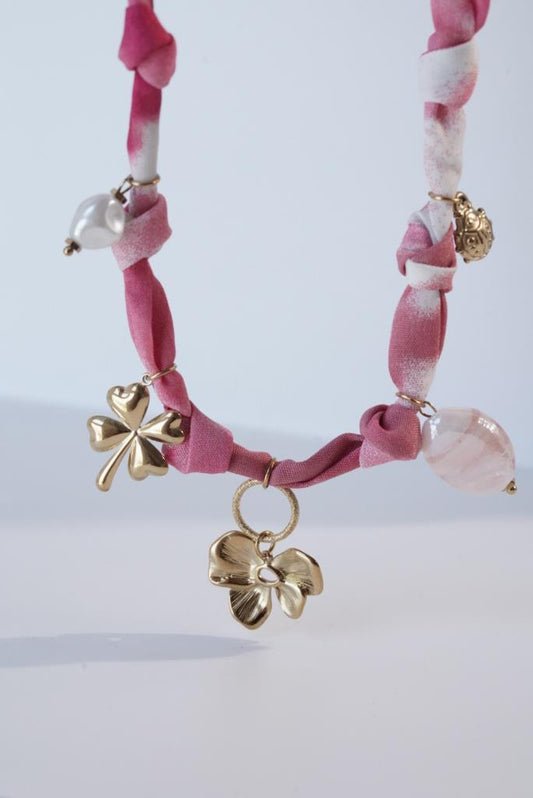 Paslanmaz Çelik Pembe Fular Çiçekli Charm Kolye